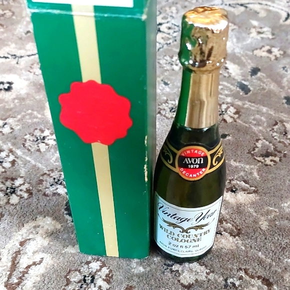 Other - AVON Vintage YEAR Wild Country Cologne Bottle Champagne